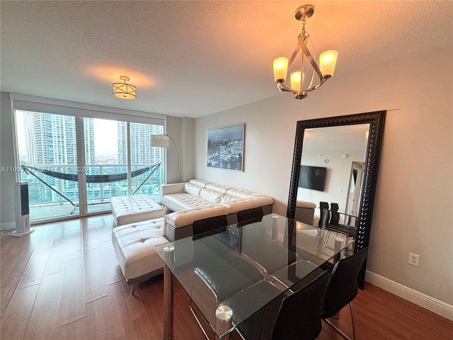 31 SE 5th St 2805, Miami, FL 33131