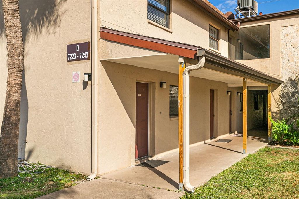 7223 CLOISTER DRIVE 111, Sarasota, FL 34231