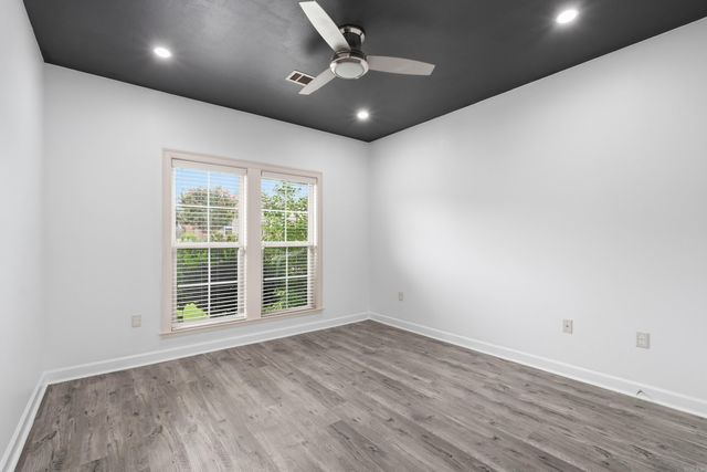 1250 Edge Valley, Conway, AR 72032