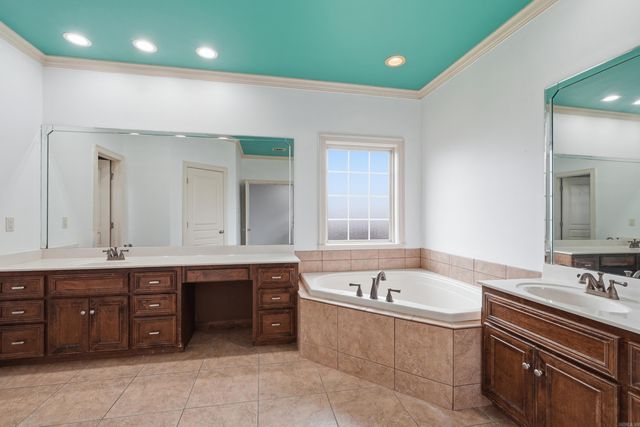 1250 Edge Valley, Conway, AR 72032