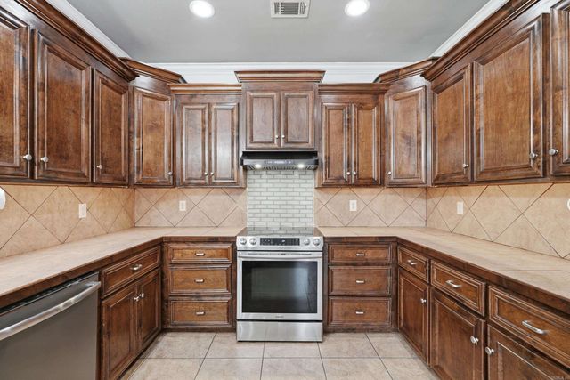 1250 Edge Valley, Conway, AR 72032