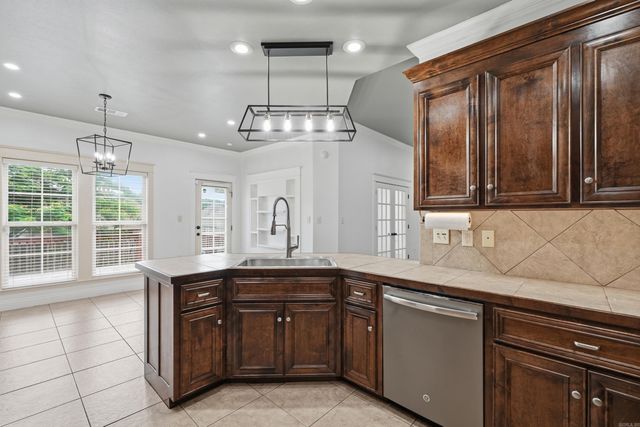 1250 Edge Valley, Conway, AR 72032