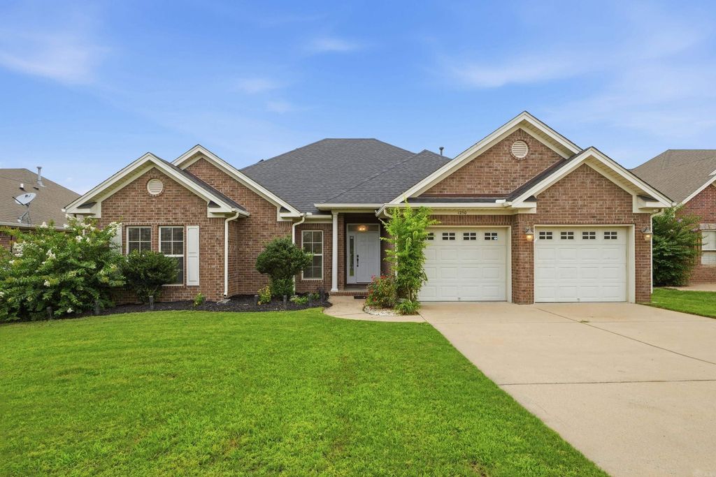 1250 Edge Valley, Conway, AR 72032