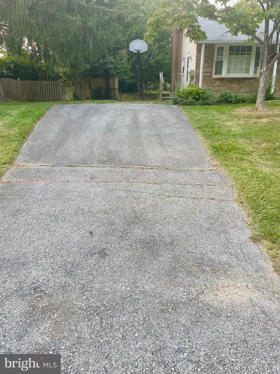 24320 LOG HOUSE RD, Gaithersburg, MD 20882