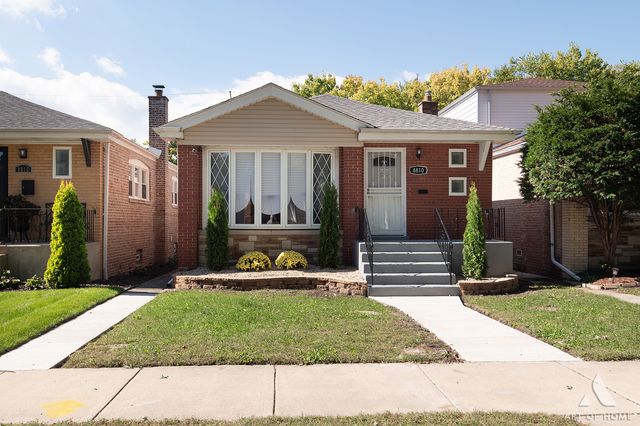 8810 S Euclid Avenue, Chicago, IL 60617
