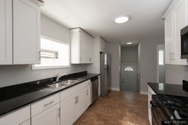 8810 S Euclid Avenue, Chicago, IL 60617