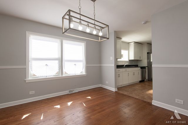 8810 S Euclid Avenue, Chicago, IL 60617