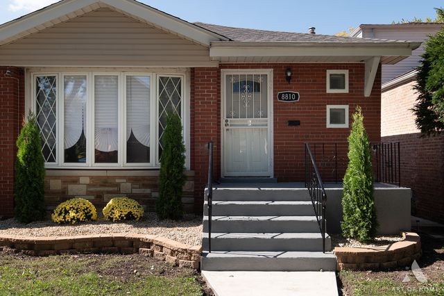 8810 S Euclid Avenue, Chicago, IL 60617