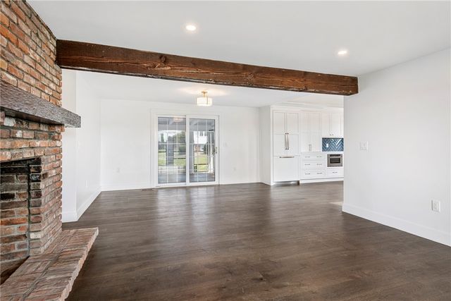 32 Arrowhead Drive, Tiverton, RI 02878