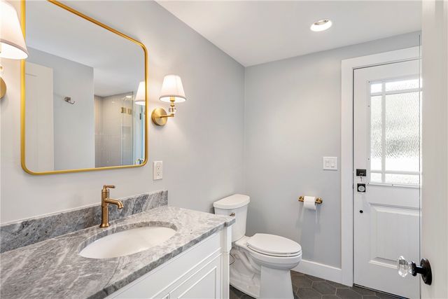 32 Arrowhead Drive, Tiverton, RI 02878