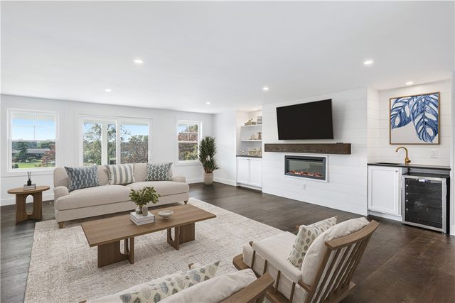 32 Arrowhead Drive, Tiverton, RI 02878