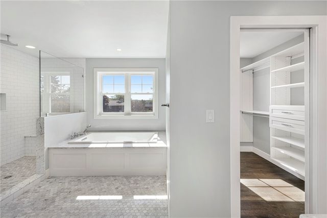 32 Arrowhead Drive, Tiverton, RI 02878