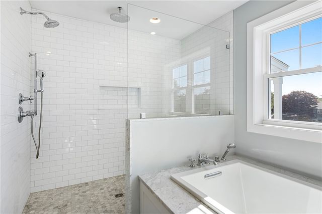 32 Arrowhead Drive, Tiverton, RI 02878