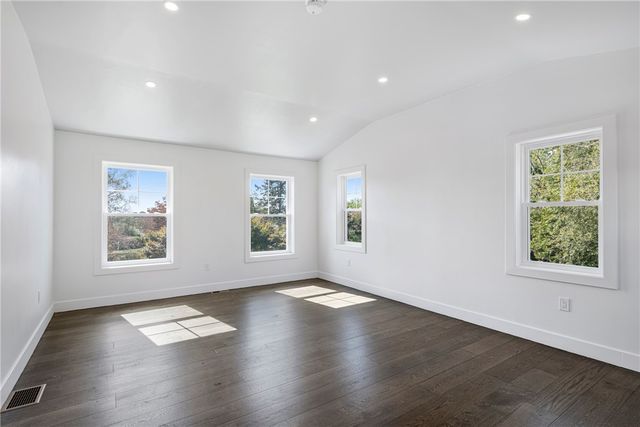 32 Arrowhead Drive, Tiverton, RI 02878