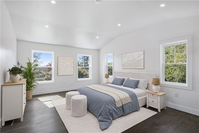 32 Arrowhead Drive, Tiverton, RI 02878