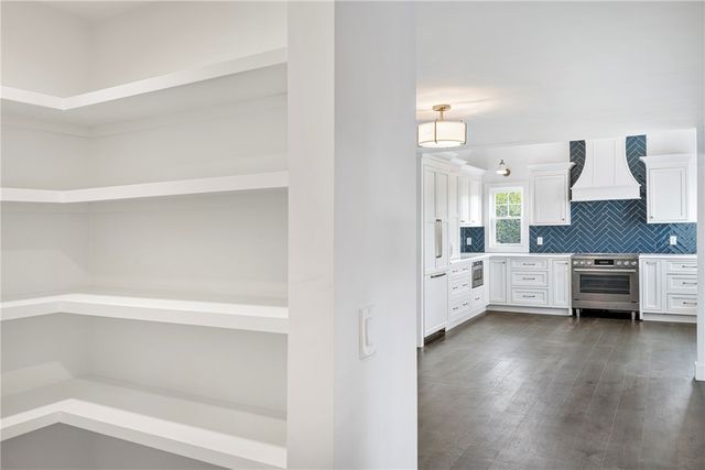 32 Arrowhead Drive, Tiverton, RI 02878