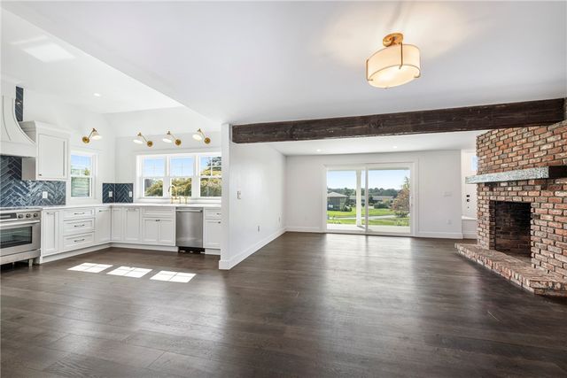 32 Arrowhead Drive, Tiverton, RI 02878