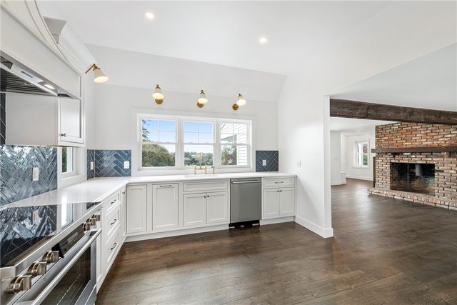 32 Arrowhead Drive, Tiverton, RI 02878