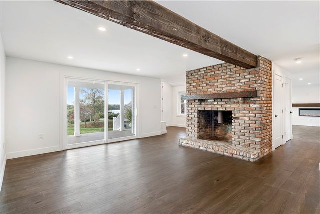 32 Arrowhead Drive, Tiverton, RI 02878