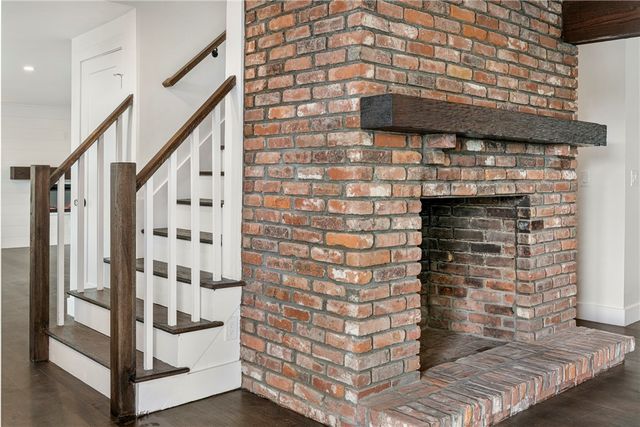 32 Arrowhead Drive, Tiverton, RI 02878