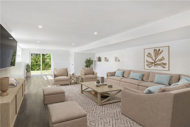 32 Arrowhead Drive, Tiverton, RI 02878