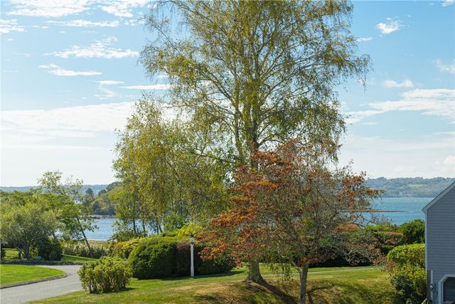 32 Arrowhead Drive, Tiverton, RI 02878