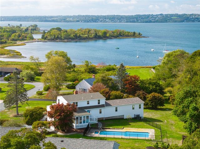 32 Arrowhead Drive, Tiverton, RI 02878