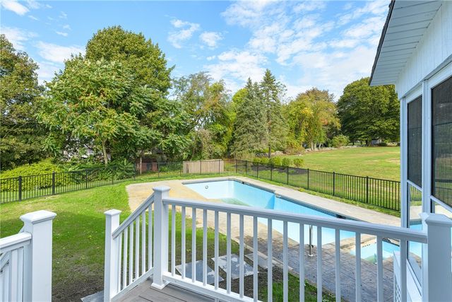 32 Arrowhead Drive, Tiverton, RI 02878