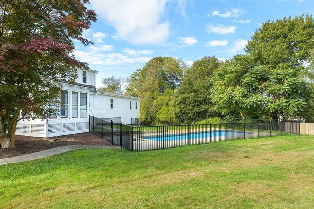 32 Arrowhead Drive, Tiverton, RI 02878