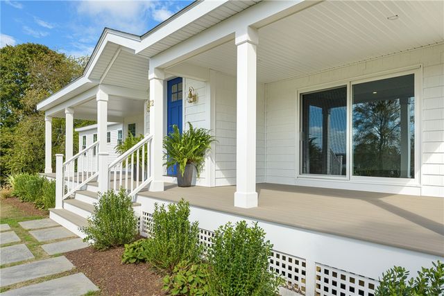 32 Arrowhead Drive, Tiverton, RI 02878