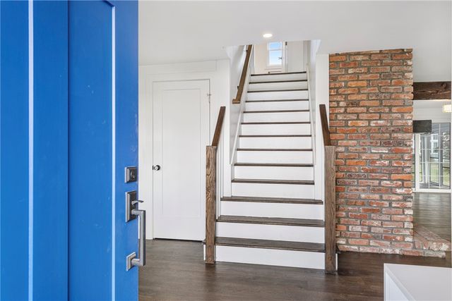 32 Arrowhead Drive, Tiverton, RI 02878