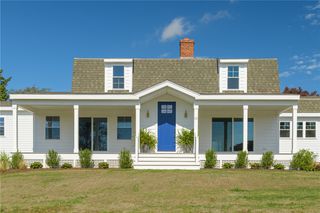 32 Arrowhead Drive, Tiverton, RI 02878