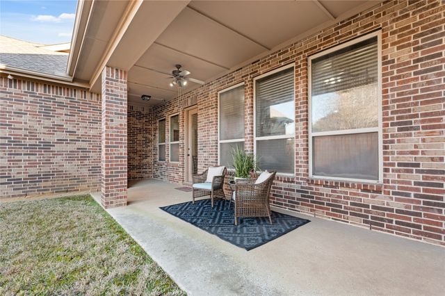 1010 Lost Valley Drive, Euless, TX 76039