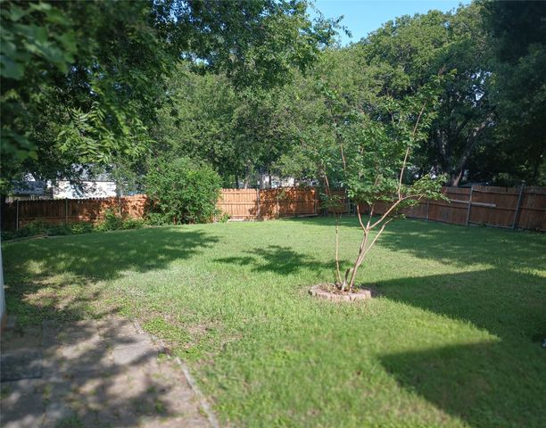 1707 Cottonwood Road, Carrollton, TX 75006