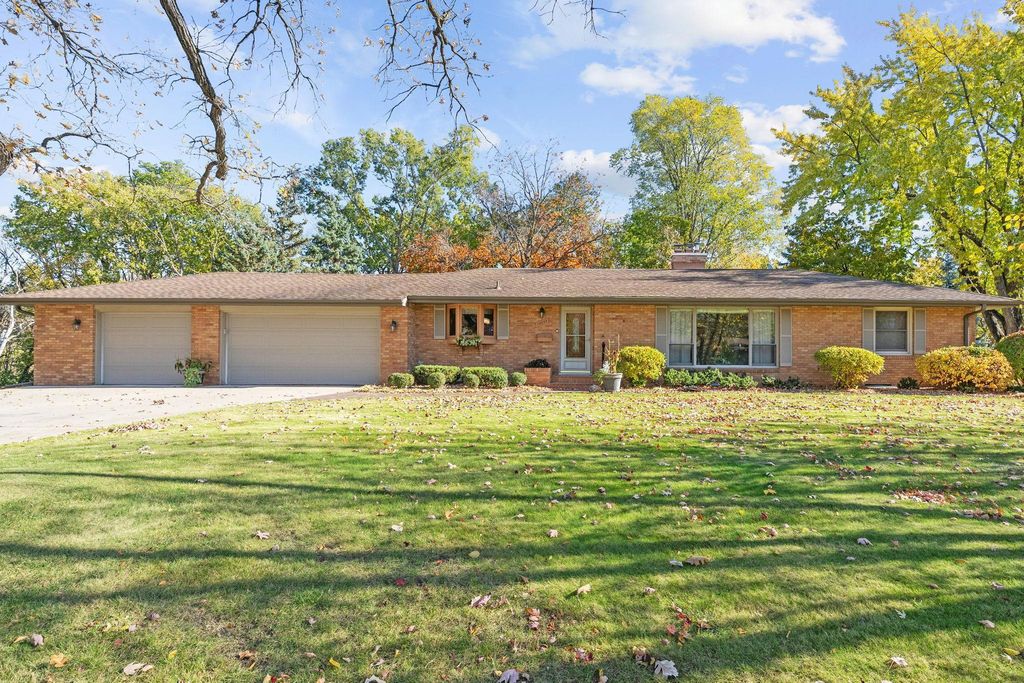 10035 Mound Spring Terrace, Bloomington, MN 55420