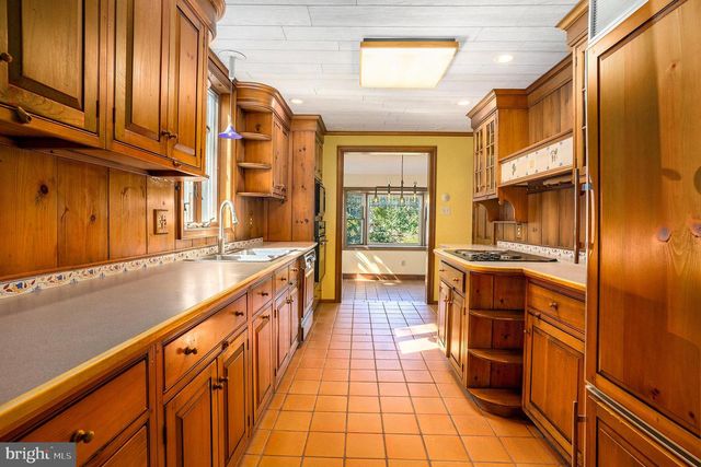 111 W SILVER ST, Silverdale, PA 18962