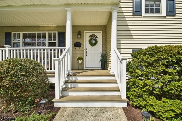 21 Woodbrook Cir, Westfield Town, NJ 07090
