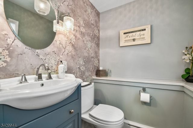 21 Woodbrook Cir, Westfield Town, NJ 07090