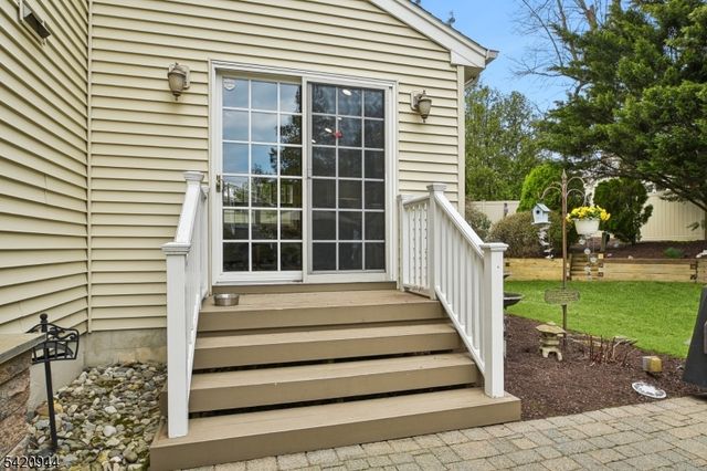 21 Woodbrook Cir, Westfield Town, NJ 07090