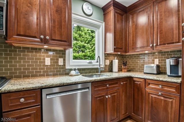 21 Woodbrook Cir, Westfield Town, NJ 07090