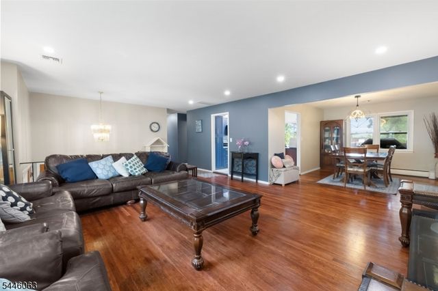 5 Rockaway Pl, Parsippany-troy Hills Twp., NJ 07054
