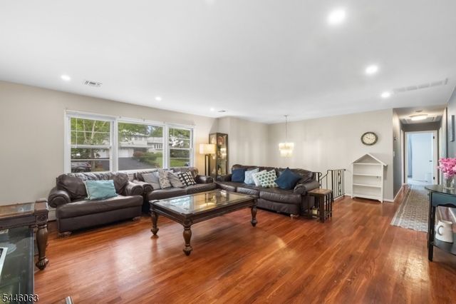 5 Rockaway Pl, Parsippany-troy Hills Twp., NJ 07054