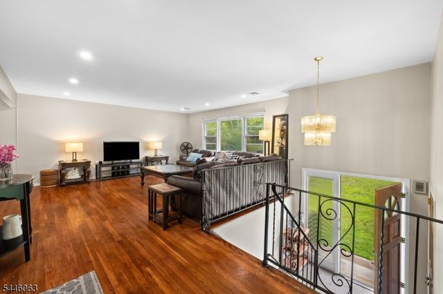 5 Rockaway Pl, Parsippany-troy Hills Twp., NJ 07054