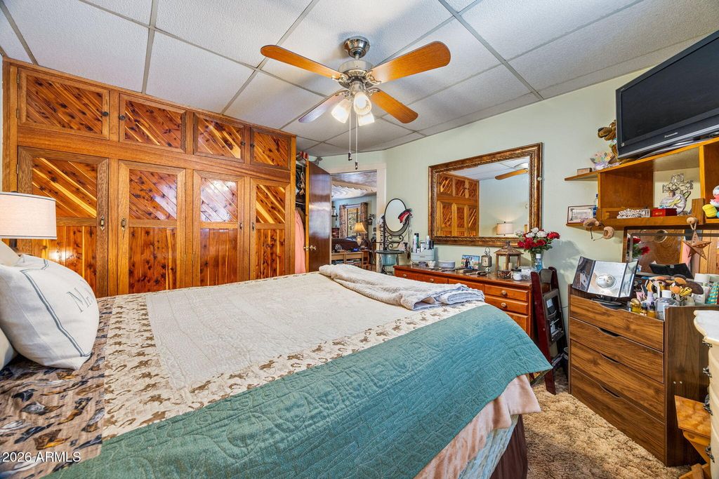 Image 12 of property listing at 2893 Holiday Forest Drive, Overgaard, AZ 85933