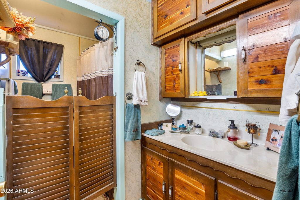Image 13 of property listing at 2893 Holiday Forest Drive, Overgaard, AZ 85933