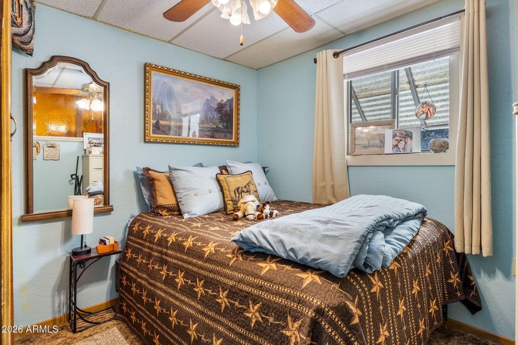 Image 14 of property listing at 2893 Holiday Forest Drive, Overgaard, AZ 85933