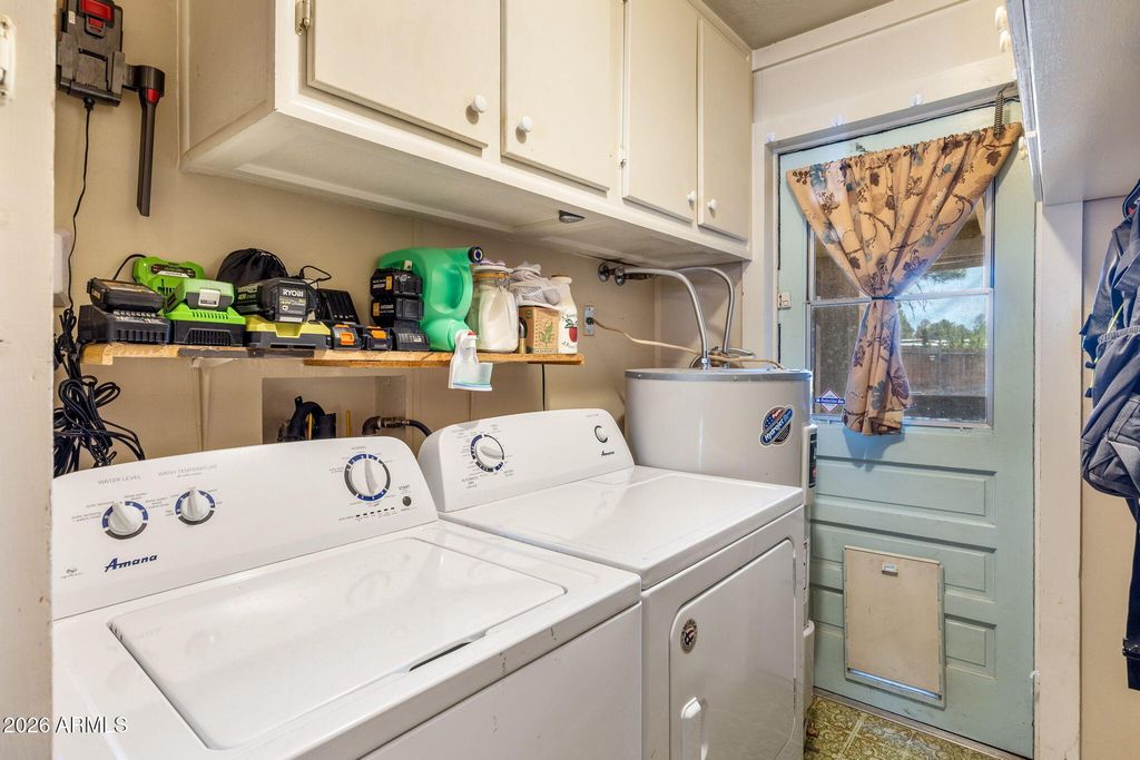 Image 15 of property listing at 2893 Holiday Forest Drive, Overgaard, AZ 85933