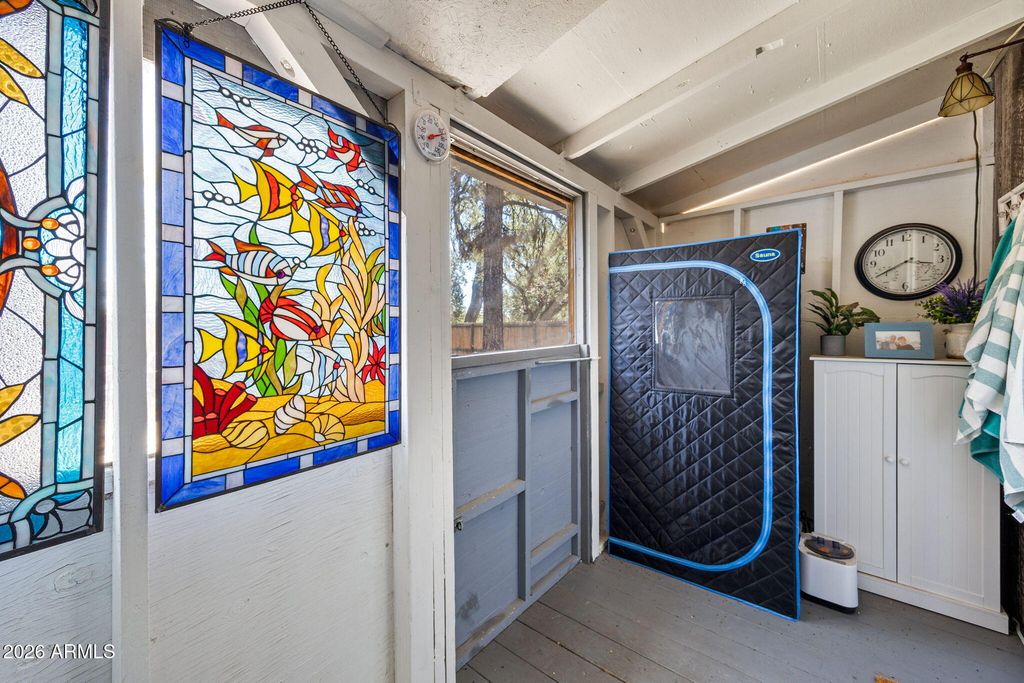 Image 16 of property listing at 2893 Holiday Forest Drive, Overgaard, AZ 85933