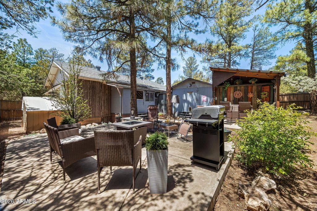 Image 17 of property listing at 2893 Holiday Forest Drive, Overgaard, AZ 85933
