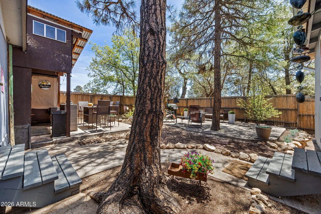 Image 19 of property listing at 2893 Holiday Forest Drive, Overgaard, AZ 85933